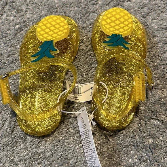 NWT Toddler Girl size 6T Yellow Jelly Sandals - Picture 5 of 7
